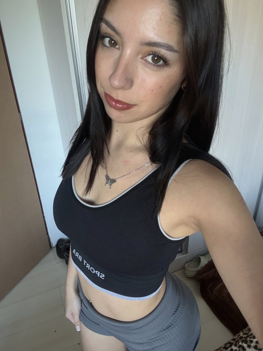 mooniegoldmg6n's tweet photo. because why not ✨ https://t.co/KKk2lZplwT