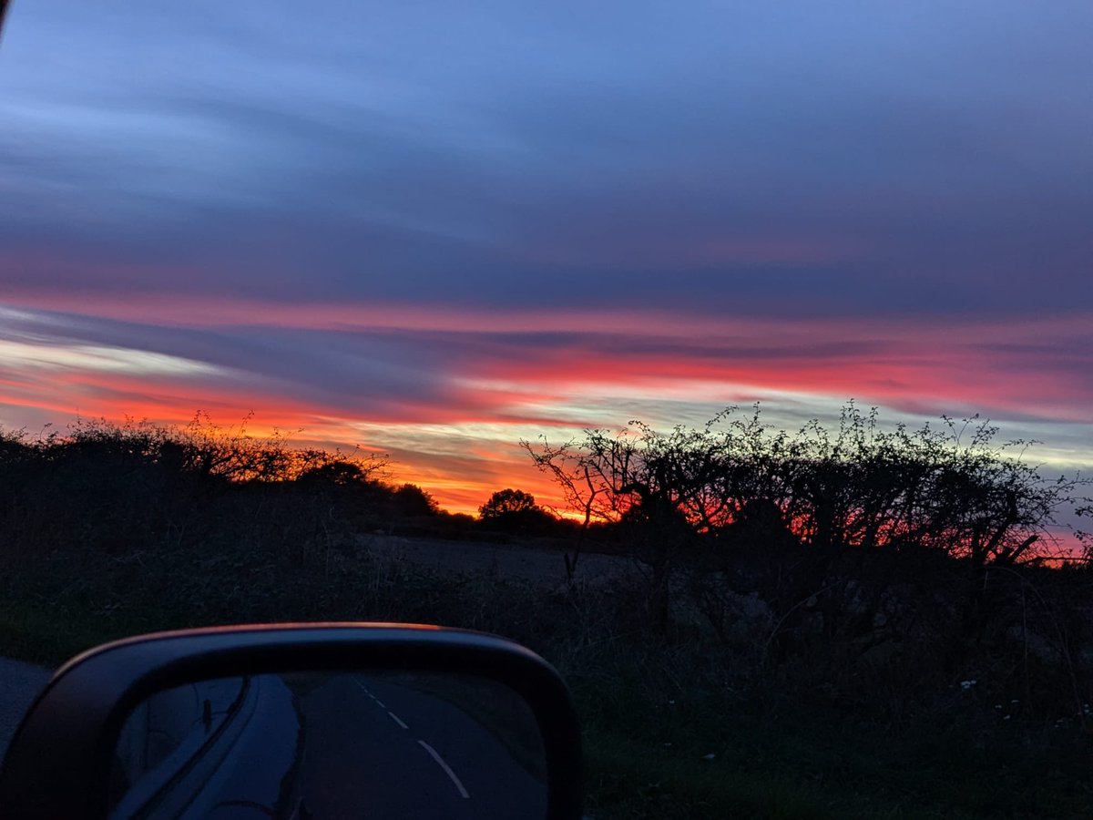 SWEuronics's tweet photo. A good film night @thekinema , son’s recommendation of Digger , Tom cruise latest, very whacky but thoroughly enjoyable. Stunning sunset on the way there via #ebringtonarms for excellent food and and hospitality #lincsconnect https://t.co/AjX5lkkDAj
