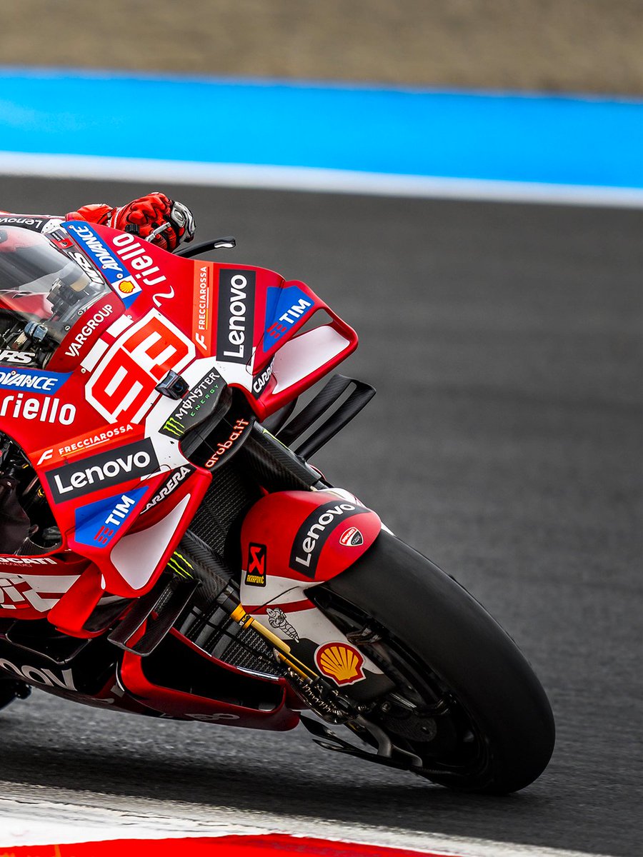 ShellMotorsport's tweet photo. It’s hotting up at the top 🫨

Márquez’ win in Japan brought the Spaniard to within 2 points of Martin in the Riders’ Championship😱

We can’t wait to provide @ducaticorse's Shell V-Power Fuel and Shell Advance Oil for a THRILLING run-in😍

#ShellMotorsport https://t.co/jojHT8ywse