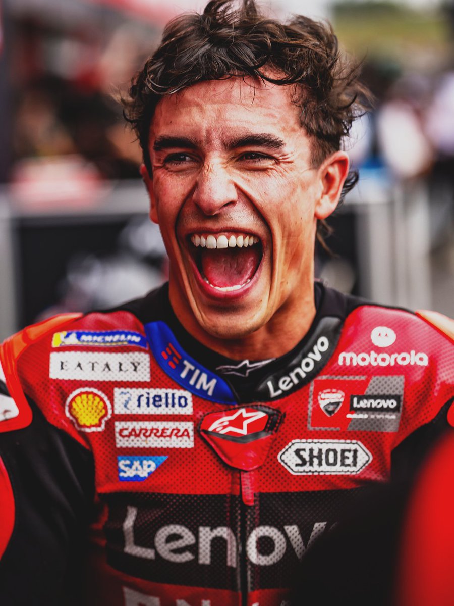 ShellMotorsport's tweet photo. It’s hotting up at the top 🫨

Márquez’ win in Japan brought the Spaniard to within 2 points of Martin in the Riders’ Championship😱

We can’t wait to provide @ducaticorse's Shell V-Power Fuel and Shell Advance Oil for a THRILLING run-in😍

#ShellMotorsport https://t.co/jojHT8ywse