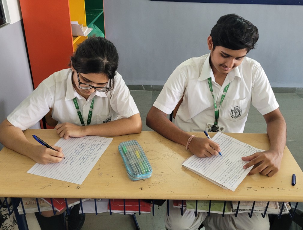 DPSTapi's tweet photo. 🇮🇳✨ As part of Project Veer Gatha 6.0, Classes VI–XI explored the inspiring stories of India’s brave hearts through writing, storytelling, poetry and multimedia presentations, celebrating courage, sacrifice and patriotism.
#DPSTapi #VeerGatha6 https://t.co/VALagF1F2l
