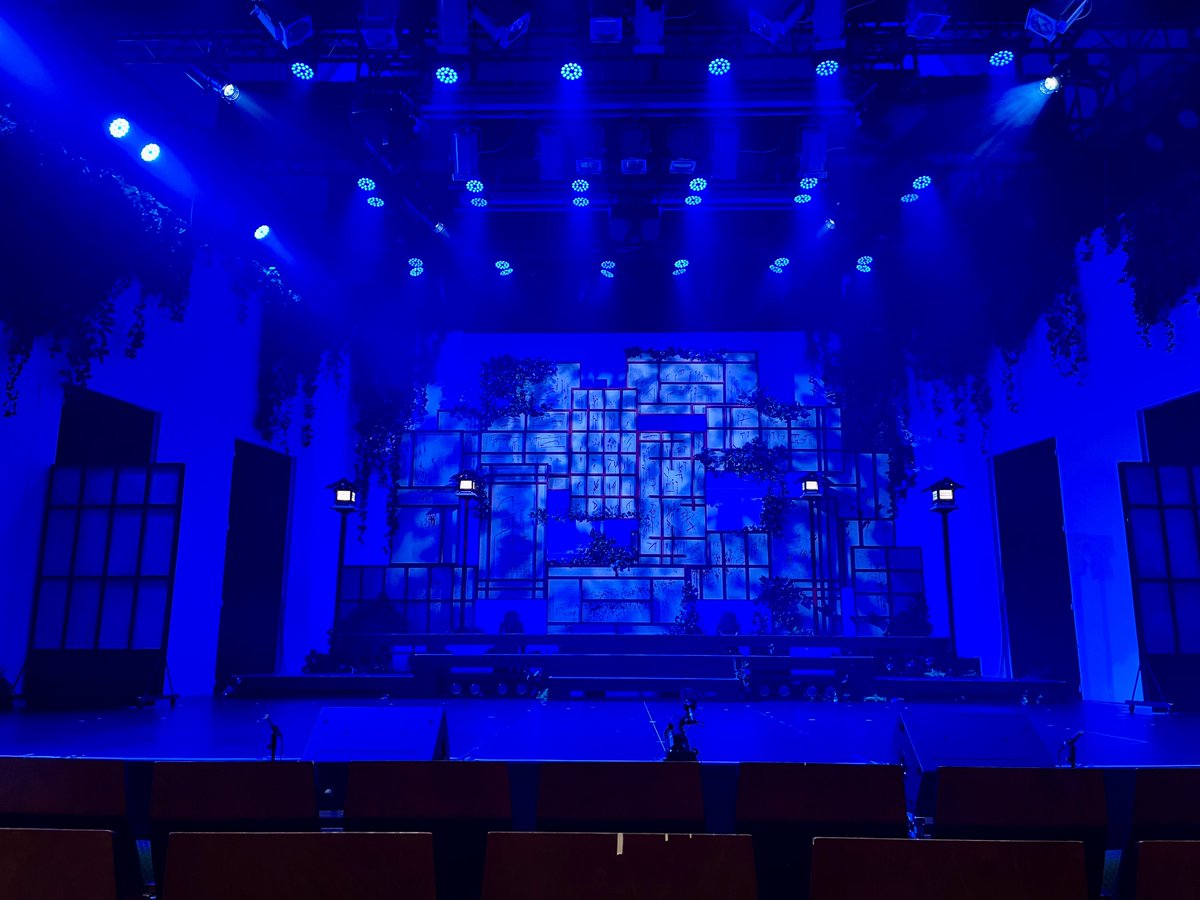 kinokuchi0's tweet photo. 千秋楽はまたドセンで助かる🙏見届けよう

ついに中央の障子も真っ赤に染まって…🩸 https://t.co/K4K7WIgHRA