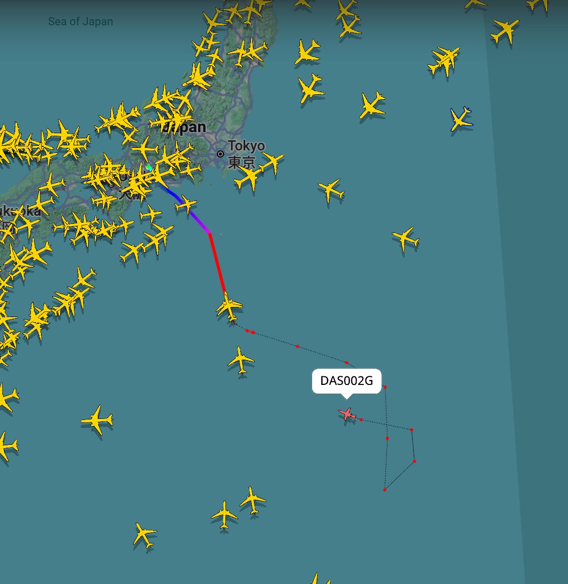 TRCatYNU's tweet photo. 【#台風航空機観測 実施中】#台風27号 の中心付近を2回通過したガルフストリームⅣは、引き続き観測を行いながら名古屋への帰路についています。台風27号は15時の発表でも引き続き大型で非常に強い勢力。中心付近の高く発達した雲よりさらに高いところを安全に飛びながら帰ります。 https://t.co/qLmqeJ8rRc