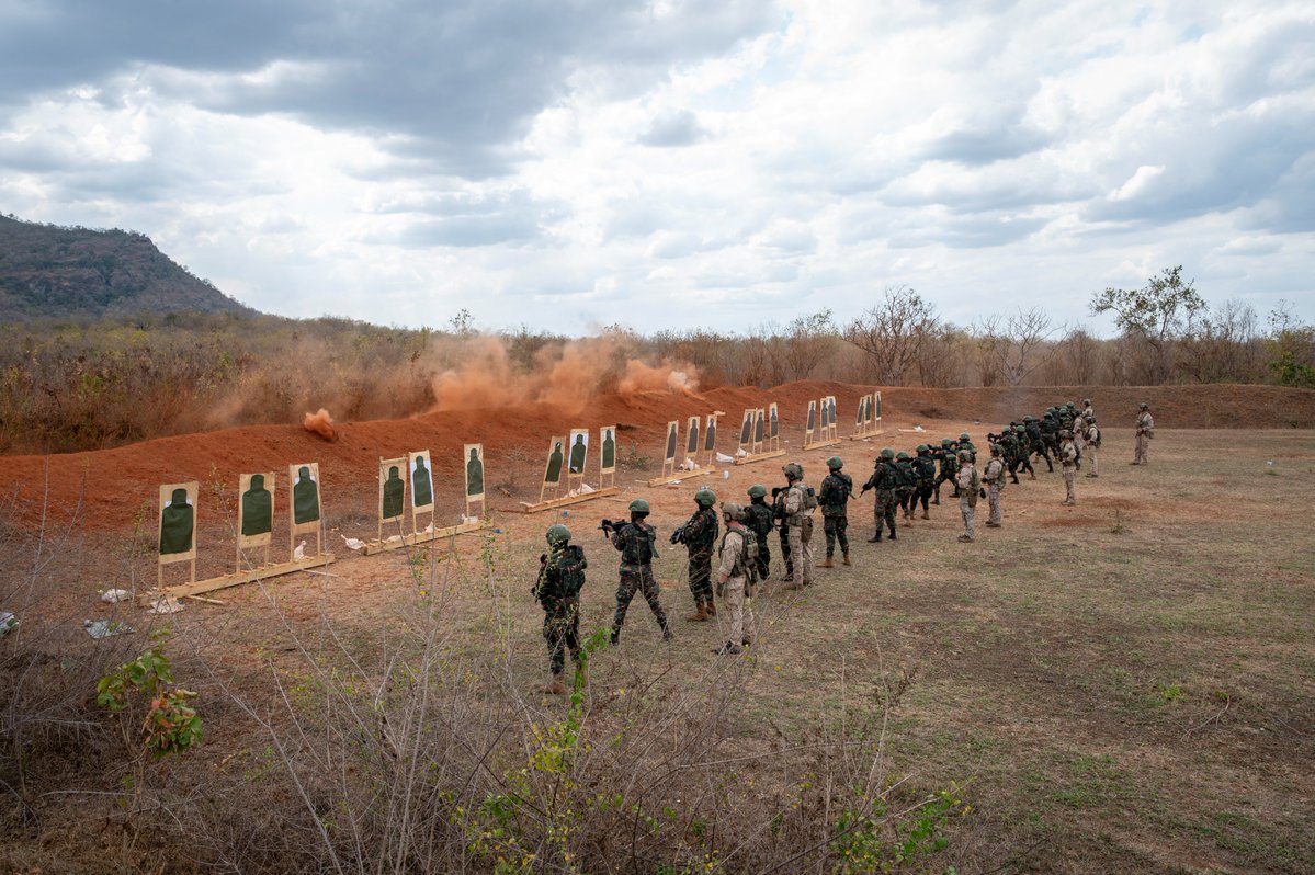 USSOCAF's tweet photo. 🇹🇿🇺🇸Building security in East Africa. 

Marine SOF + Tanzania’s 93rd Special Forces Battalion #JCET practiced live-fire marksmanship strengthening TPFD capacity to counter extremism @USAfricaCommand @usembassytz @USAfricaCommand https://t.co/CQwY2ZPSH6