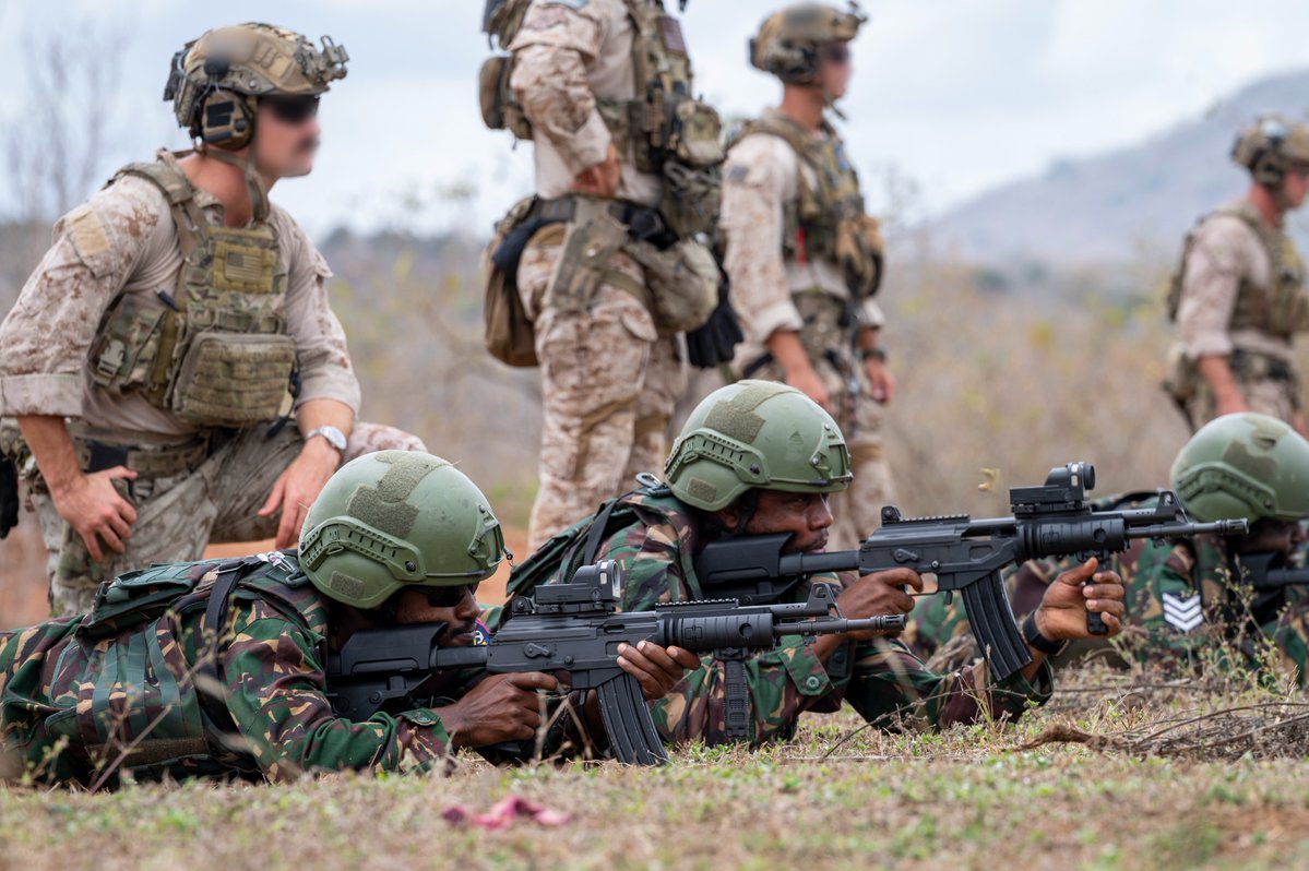 USSOCAF's tweet photo. 🇹🇿🇺🇸Building security in East Africa. 

Marine SOF + Tanzania’s 93rd Special Forces Battalion #JCET practiced live-fire marksmanship strengthening TPFD capacity to counter extremism @USAfricaCommand @usembassytz @USAfricaCommand https://t.co/CQwY2ZPSH6