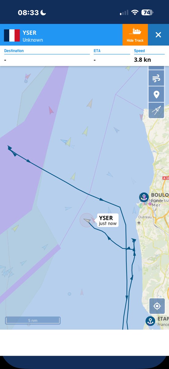 GauciReports's tweet photo. 🚨THEY JUST KEEP COMING

French escort set. Dover Strait. This morning.

08:31 - SNS076, Boulogne lifeboat, mid-Channel, 6 knots, heading for the UK side.

08:33 - YSER, French Gendarmerie boat P607, looping off Boulogne.

Along with a French warship on the same track.

The same escort time and time again.

They just keep coming.
