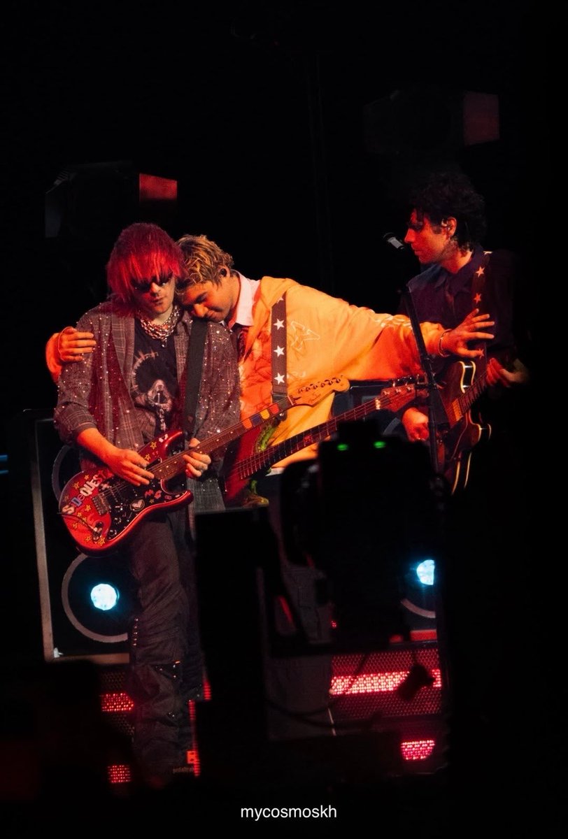 hourlymichaell's tweet photo. are you a muke truther or a malum truther? https://t.co/qKrk1K5PlR