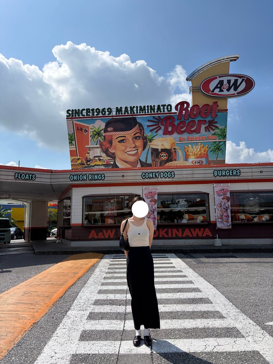 z____o159's tweet photo. 沖縄旅行✈️
baserangeのタンクトップとyoのスカート
海がキラキラで透き通ってた🏖️✨ https://t.co/pdBoNDlkGV