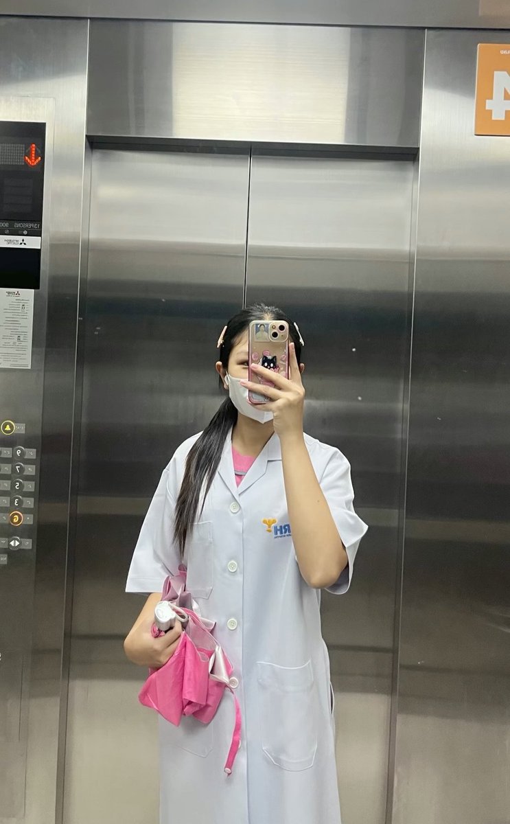 Judihby5q's tweet photo. พยาบาลไม่น่ารักหรอคะ🥺 https://t.co/iw87lzmEH9