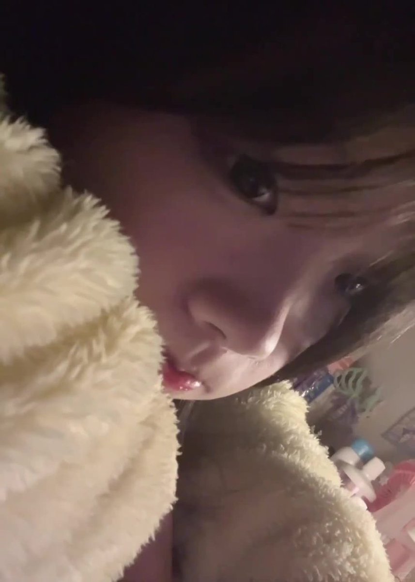 miss780417's tweet photo. 好奇问下，你们虹口这边能线下面基的群吗？没有我寻思自己建一个算了，想凑热闹的一起没啊 一个人住太安静了🌸 行不行嘛🙃 啊啊啊啊啊 #上海 #反差 #碎碎念 https://t.co/M4qBa9iEHA