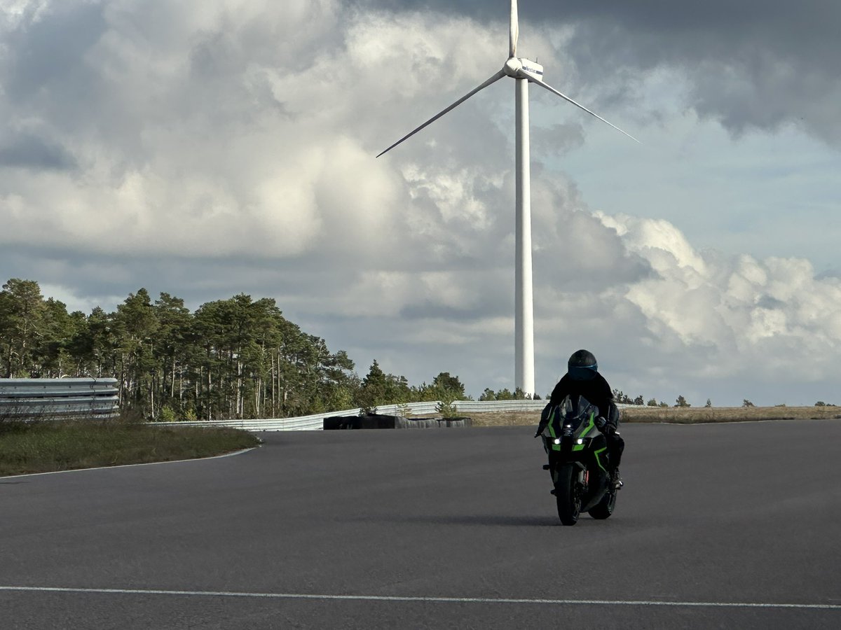 GotlandRing_RTC's tweet photo. Yet another wonderful Sunday @gotlandring_race_circuit 🏍🏎🔆🏁 Want to join us next weekend? GR entire team works hard 24/7, and seeing our customers &amp; friends happy makes it all worth it. Welcome! #gotlandring #racetrack #trackday #gotlandringracecircuit #gotland 💙 https://t.co/wMLYnZuyYP