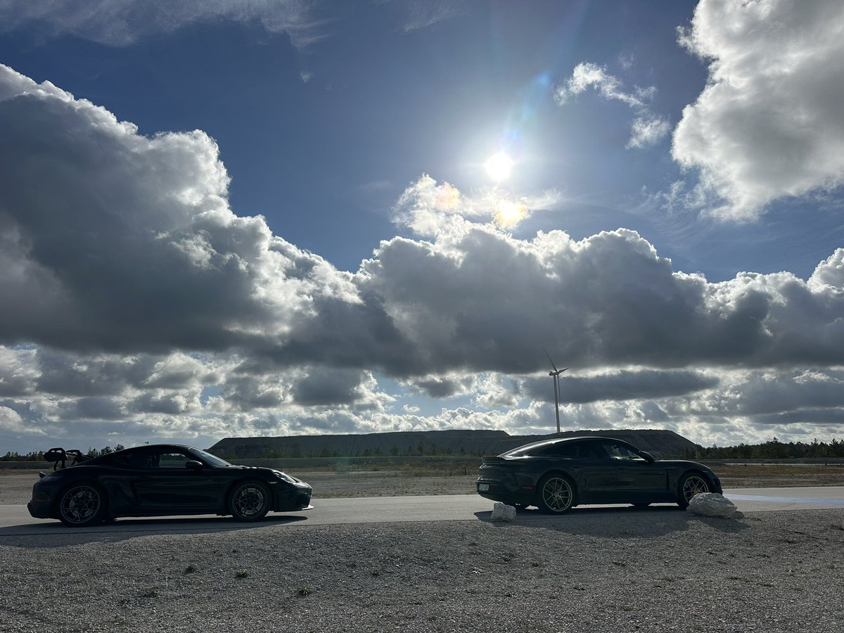 GotlandRing_RTC's tweet photo. Yet another wonderful Sunday @gotlandring_race_circuit 🏍🏎🔆🏁 Want to join us next weekend? GR entire team works hard 24/7, and seeing our customers &amp; friends happy makes it all worth it. Welcome! #gotlandring #racetrack #trackday #gotlandringracecircuit #gotland 💙 https://t.co/wMLYnZuyYP