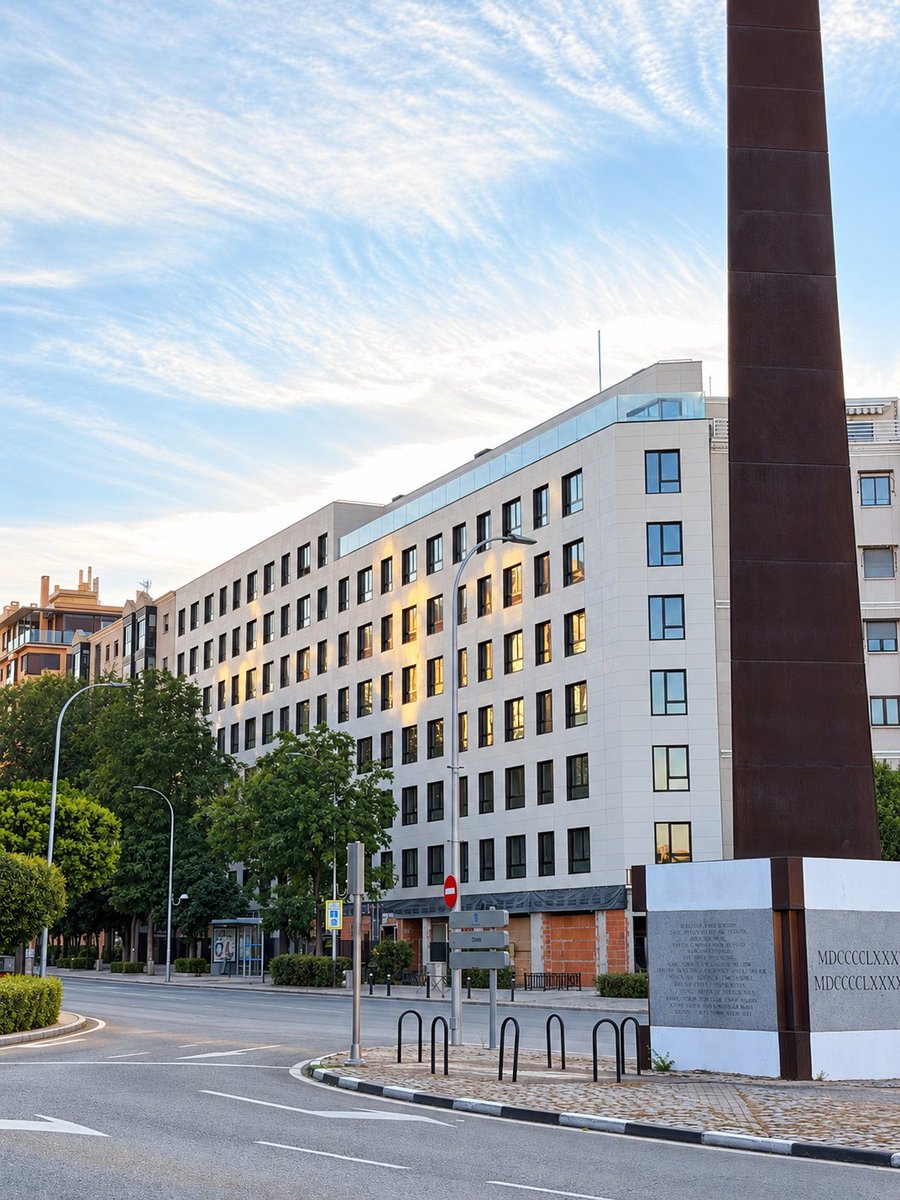 monicambravo's tweet photo. De esto deberían ir las próximas elecciones 👇

Nuevo edificio en un barrio céntrico de Madrid: metro, bus, Cercanías y todos los servicios a mano. Justo el tipo de lugar donde habría que abrir el debate de densificar.

¿Se ha construido vivienda asequible? ¿Vivienda, al menos? 

No: 86 pisos turísticos.

Si creemos que el "modelo de Madrid" va a resolver el problema de la vivienda, vamos apañados.

La capacidad de aumentar la oferta al nivel que necesitamos es, y seguirá siendo, limitada. Cada solar cuenta. 

O fijamos unas reglas del juego que orienten la oferta hacia la vivienda asequible y pongan por delante los intereses de la clase trabajadora, o no se solucionará nada.

Construir, pero hacia donde interesa es, precisamente,  lo que se está haciendo en Catalunya: 👉https://t.co/ImJt6zLU7K

(Por cierto: el solar llevaba más de 10 años vacío, esperando el cambio de uso de residencial a turístico. 10 años donde podrían haber vivido cientos de familias. Enfrente del metro de Pirámides, por quien quien tenga curiosidad).