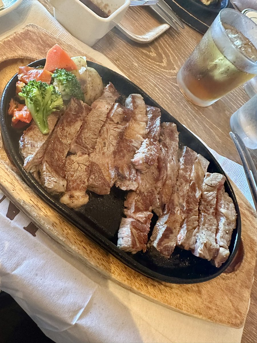 Kyohei166311's tweet photo. ここ最近は私のドラム教室(https://t.co/UpgSa0fyJ7)のミーティングやら、新しいプロジェクトの打ち合わせやら、久しぶりに長島さんに会えたり、西山さんのスタジオに大量の打楽器達を預かっていただいたりでハッピーです！✨ https://t.co/UzeJAjH2YP