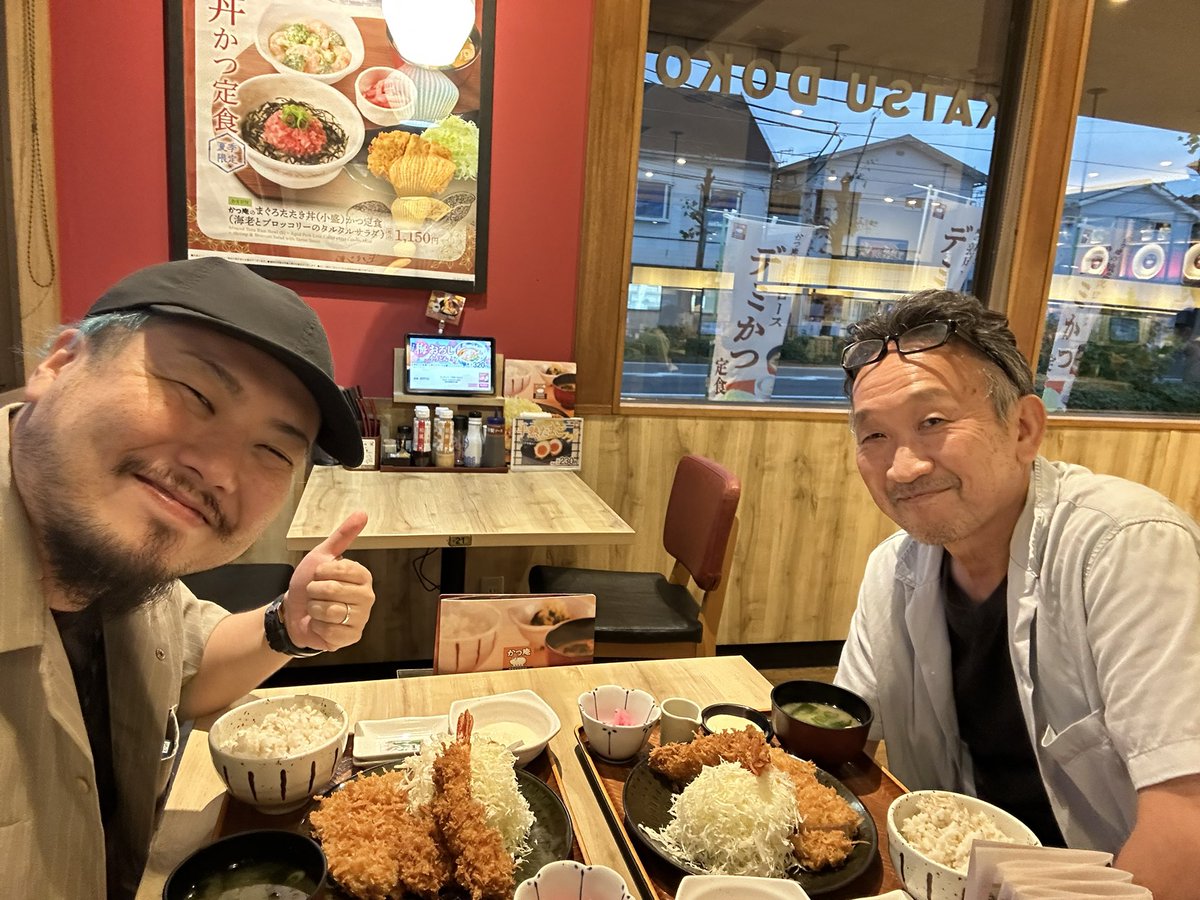 Kyohei166311's tweet photo. ここ最近は私のドラム教室(https://t.co/UpgSa0fyJ7)のミーティングやら、新しいプロジェクトの打ち合わせやら、久しぶりに長島さんに会えたり、西山さんのスタジオに大量の打楽器達を預かっていただいたりでハッピーです！✨ https://t.co/UzeJAjH2YP