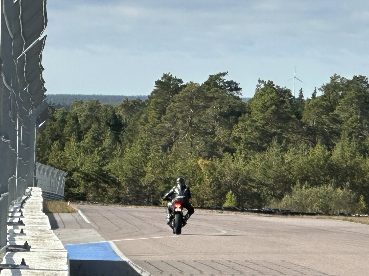 GotlandRing_RTC's tweet photo. Yet another wonderful Sunday @gotlandring_race_circuit 🏍🏎🔆🏁 Want to join us next weekend? GR entire team works hard 24/7, and seeing our customers &amp; friends happy makes it all worth it. Welcome! #gotlandring #racetrack #trackday #gotlandringracecircuit #gotland 💙 https://t.co/tA9nG49iuR