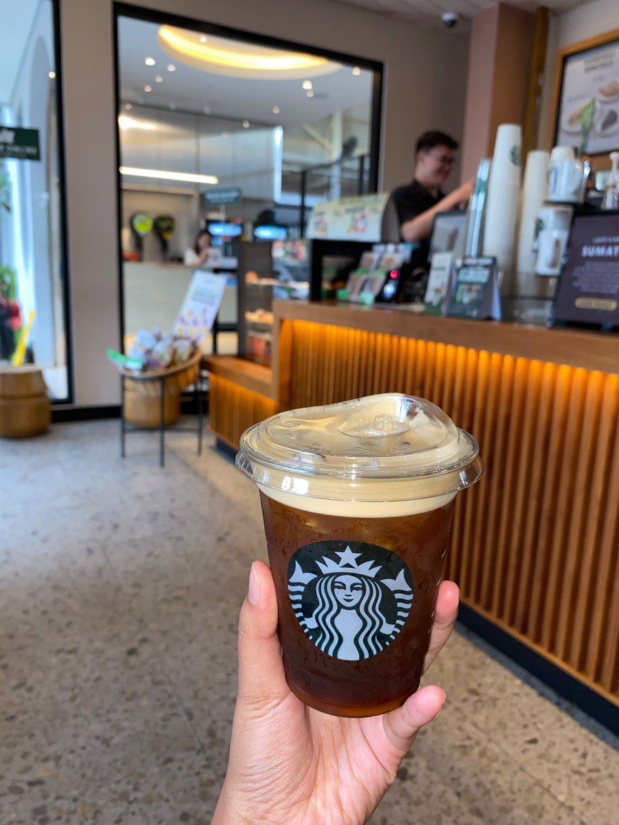 nelaantsya's tweet photo. sebagai pecinta americano gue dedikasikan aerocano starbucks additional red apple syrup paling enak jirr bestt bgttt https://t.co/j3UlhXppo4