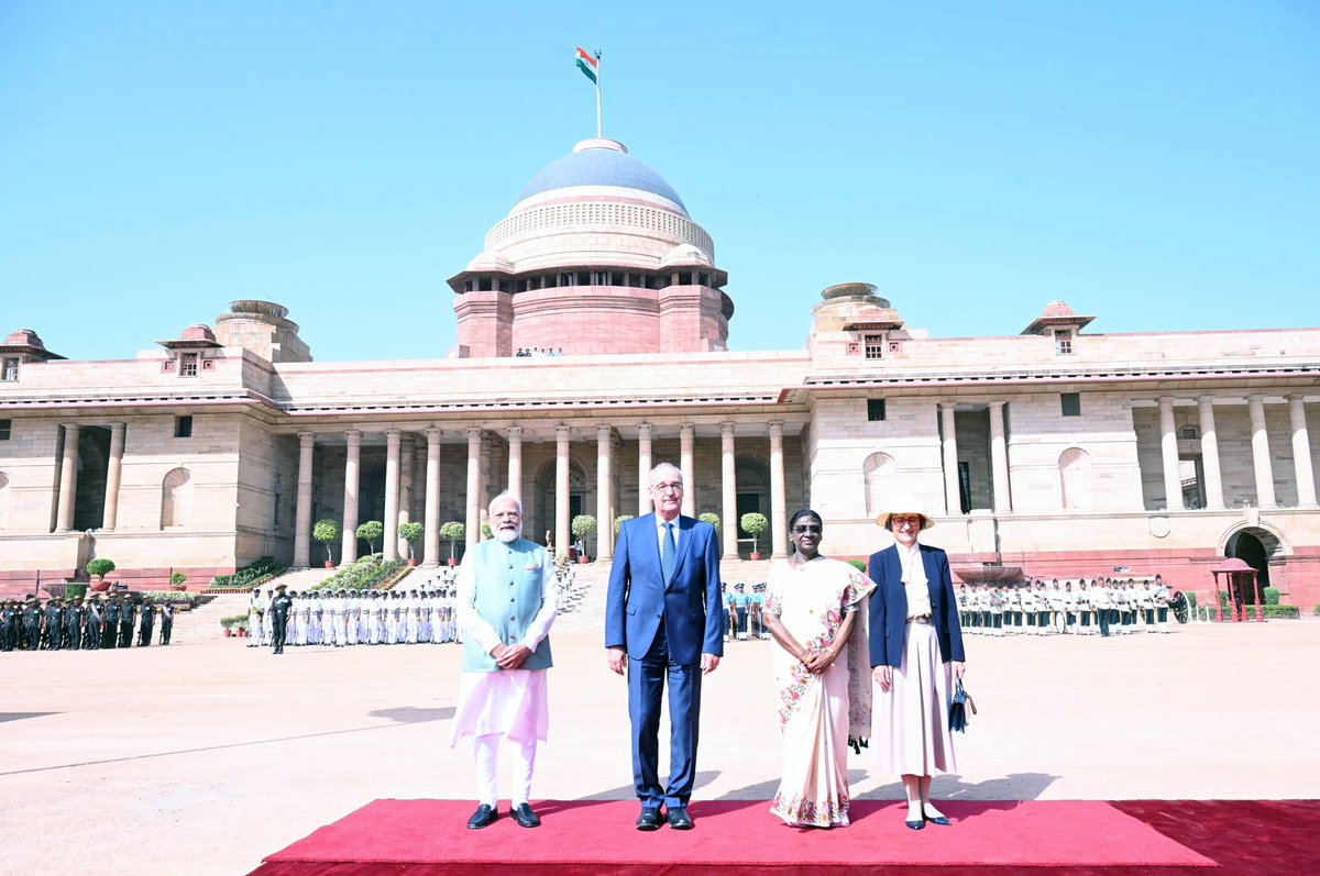 jayantrld's tweet photo. Attended the reception hosted by Hon’ble President of India Smt. Droupadi Murmu ji at @rashtrapatibhvn in honour of H.E. @ParmelinG, President of the Swiss Confederation, in the presence of Hon’ble PM @narendramodi ji.

India and Switzerland share a longstanding partnership rooted in mutual trust and shared values. We remain committed to deepening cooperation across trade, technology, education and skills, and creating new opportunities for our people. 🇮🇳🇨🇭
@MEAIndia