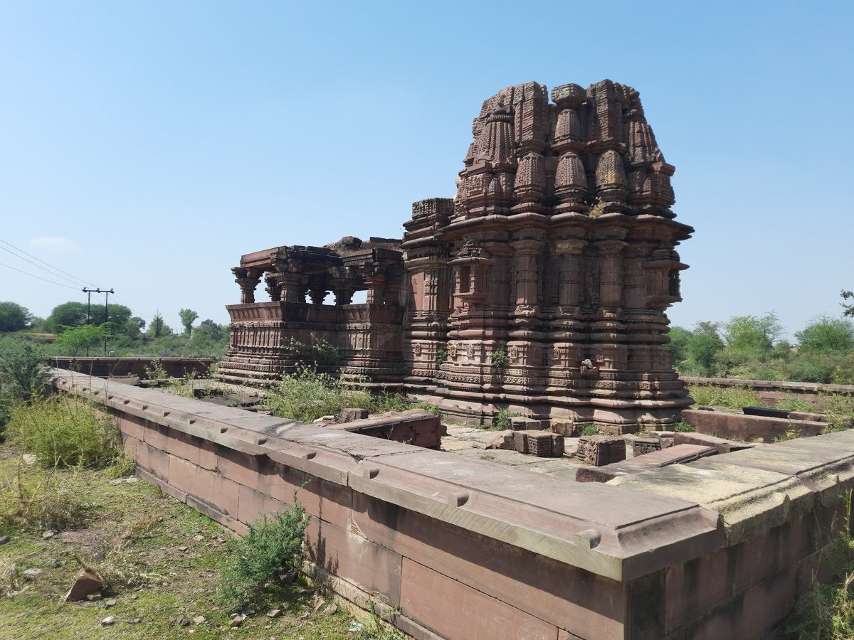 HERITAGE_2025's tweet photo. The temple of #Bansthuni can be seen on the right side of the road on #Shahabad road, 24km from #Baran. It is a beautiful temple built in the 9-10th century with carved pillars, torans etc worth seeing. A sculpted image of Varaha avatar of Lord Vishnu is kept outside the temple. https://t.co/wTGmzA5Pb5