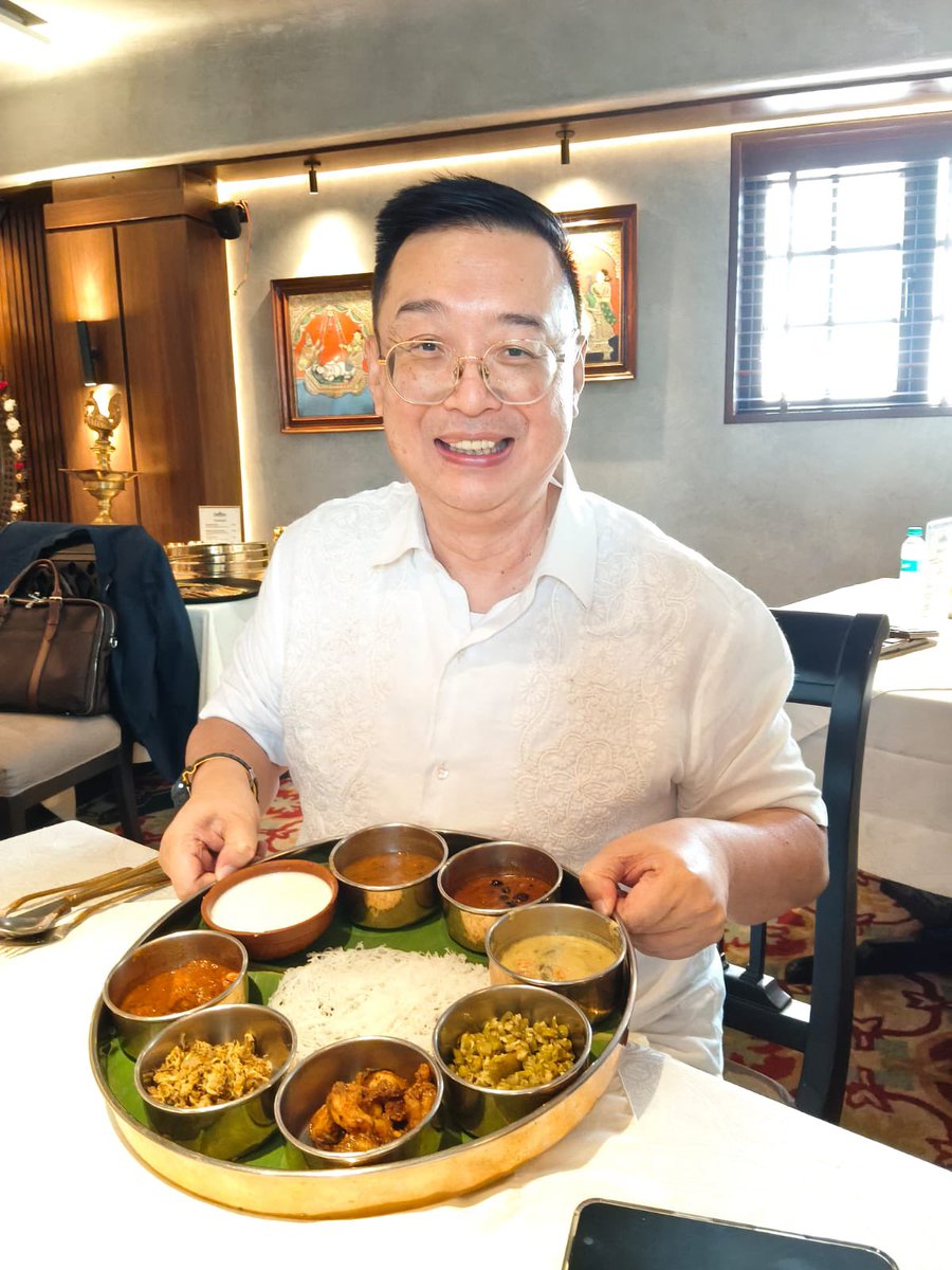 SGinIndia's tweet photo. Enjoying my favourite #Seafood Thali at #Dakshin. Love the food in #TamilNadu. Heavenly. Just like home 😋 - HC Wong

#TN #SGTN https://t.co/wSlVSa7IKx