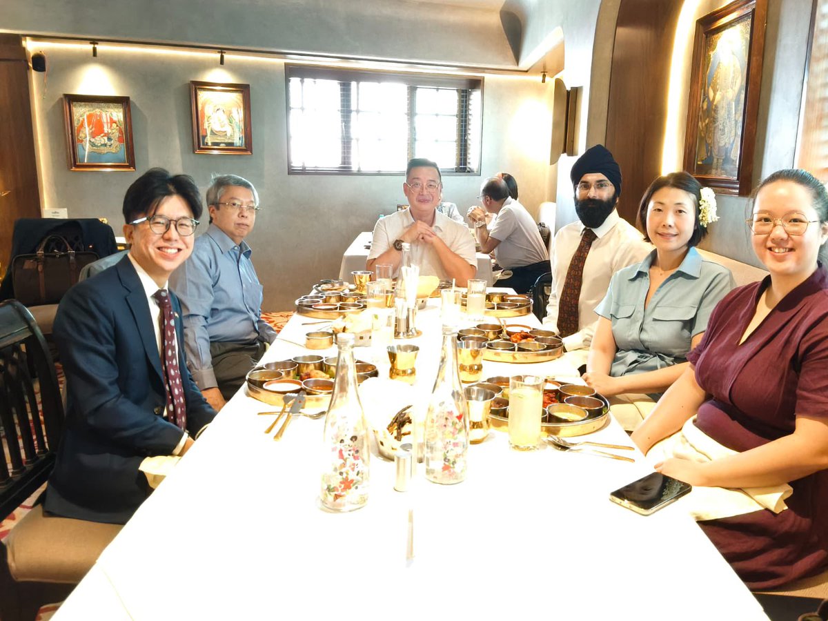 SGinIndia's tweet photo. Enjoying my favourite #Seafood Thali at #Dakshin. Love the food in #TamilNadu. Heavenly. Just like home 😋 - HC Wong

#TN #SGTN https://t.co/wSlVSa7IKx