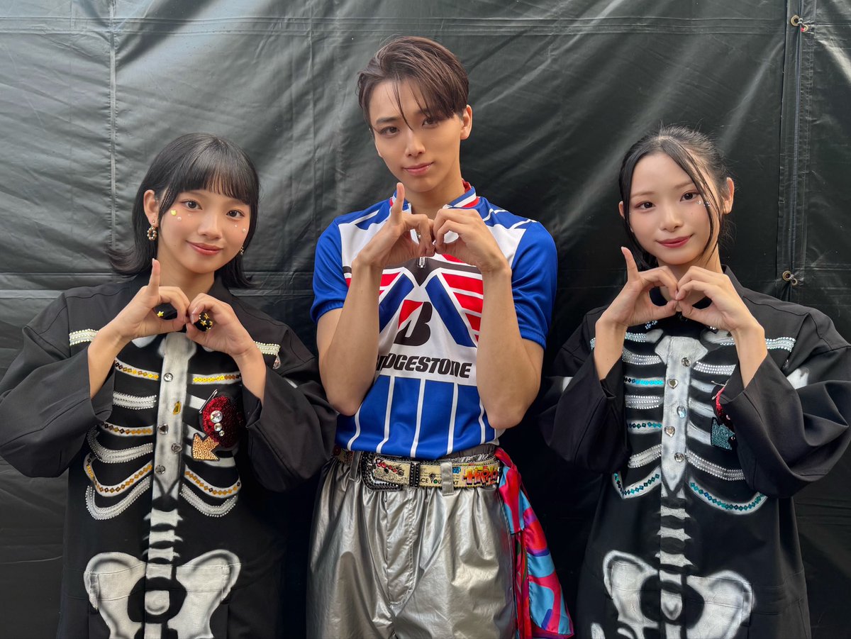Pasmal_official's tweet photo. ＼＼ 憧れのワビサビニキ様！！！❤️‍🔥 ／／

a-nation 2026にて、ONE N' ONLY @onenonly_tokyo のHAYATOさん @takaohayato_mg と📸✨

そしてなんと！！！ 「骨骨」を一緒に踊っていただきました🦴🌴🔥
ありがとうございました！！！
“あの動き”をしているHAYATOさん、必見です👀👋🏻

コラボ動画はPasmalのTikTok＆Instagramで公開中です🎶
🔗https://t.co/KYA1tJtYp0
🔗https://t.co/QAX2MskHif

#ONENONLY #HAYATO #高尾颯斗 
#Pasmal #骨骨 #100年先は骨 #anation2026