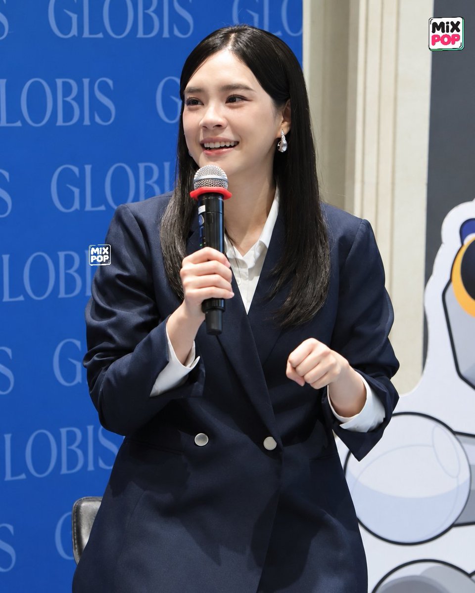 MiXPOPth's tweet photo. #เฌอปรางอารีย์กุล เรียนจบแล้วค้าบบ 
ในงานเปิดตัวในฐานะ "GLOBIS Ambassador" คนแรกของไทยในงาน "GLOBIS' Experience with Cheprang" 🎓✨
.
#MiXPOPEnt
#GLOBISUniversity #GLOBISThailand
#CherprangAreekul https://t.co/t8OtOHj6Rn