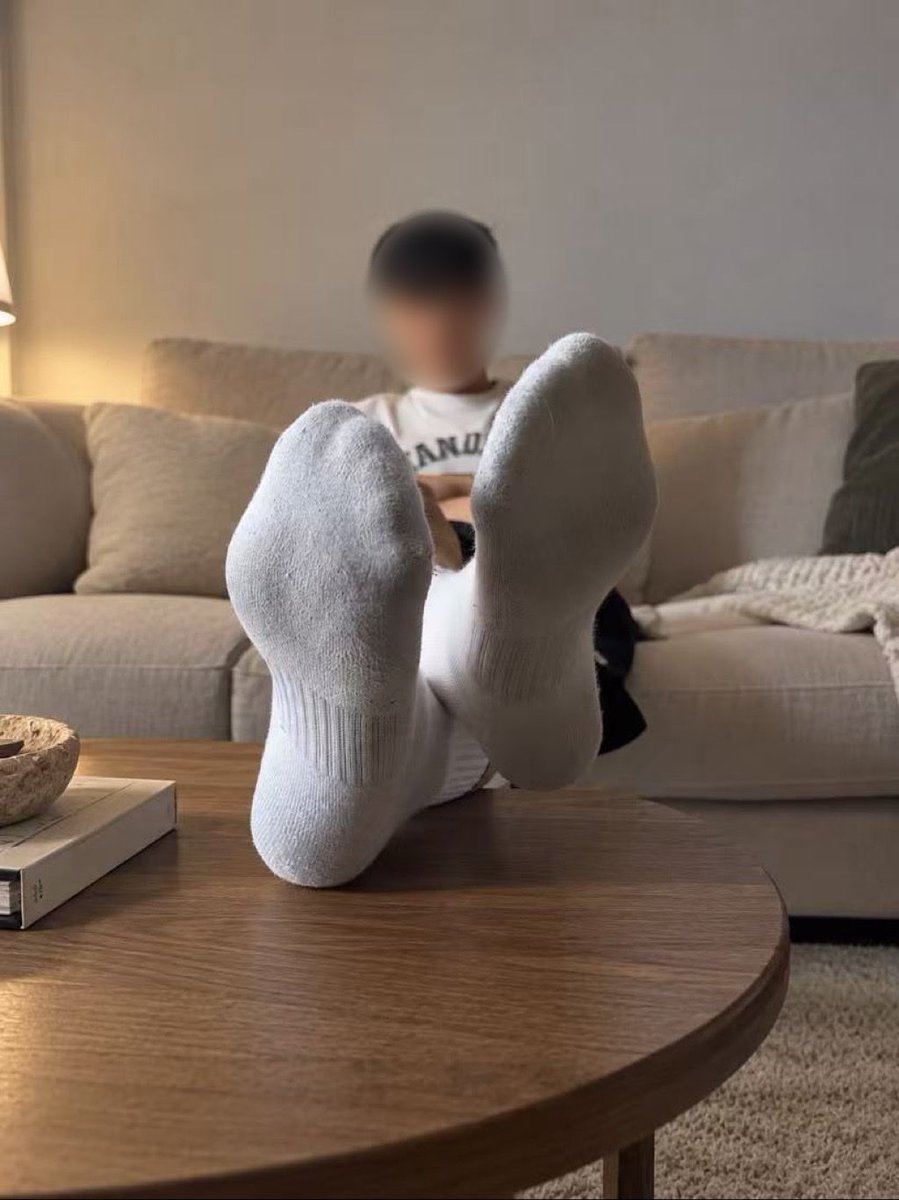 20061011S's tweet photo. imagine yourself on your knees beneath these feet willingly giving yourself to me. 
doesn’t that feel fucking good? 
isn’t that exactly where you’re happiest?
#paypig #footworship #tribute https://t.co/yzkH0facXd