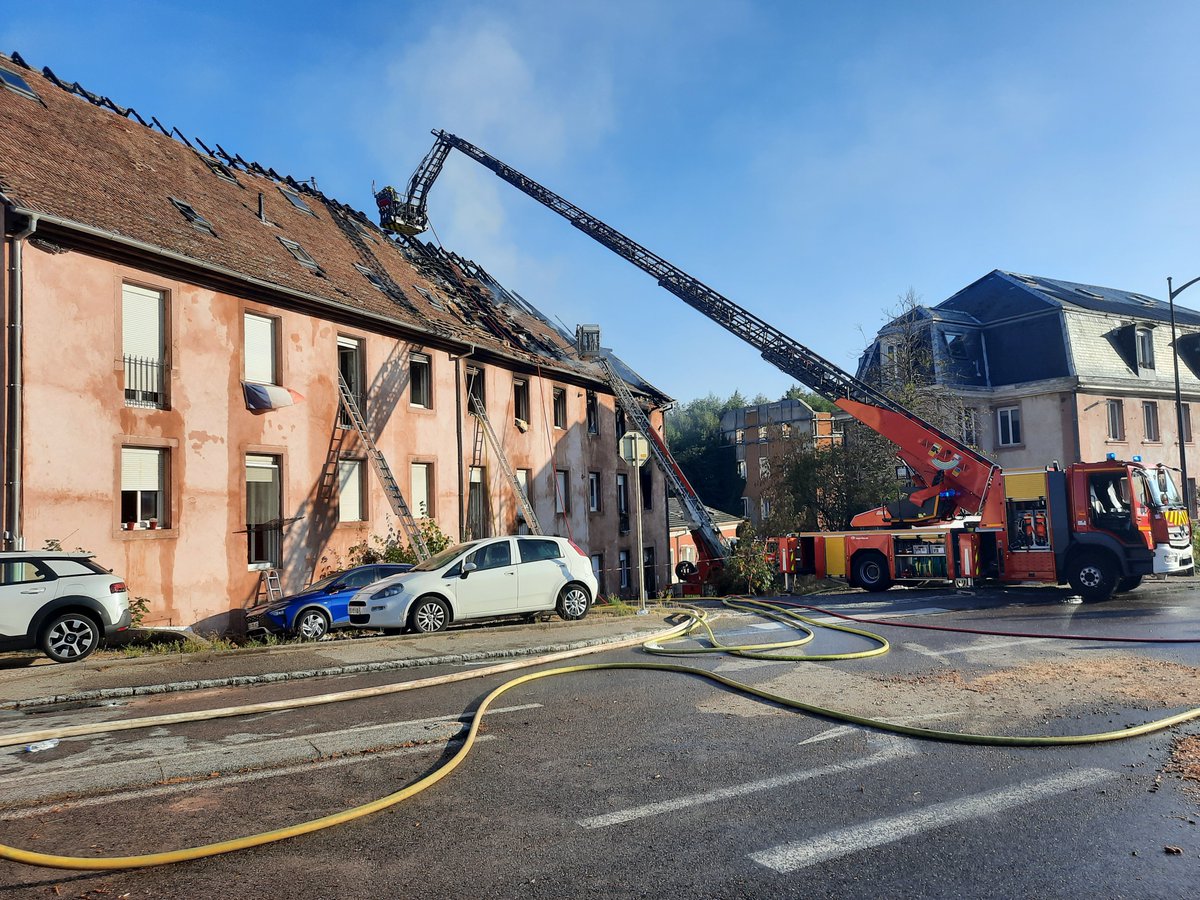 68pg's tweet photo. #incendie à Gunsbach pres de #Munster 14 personnes evacuees
Une victime et une personne toujours recherchée dans les décombres
Une femme blessée en ayant sauté d un etage https://t.co/UpnSJTw89N
