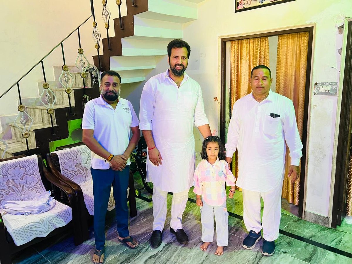 umeshkamboj5's tweet photo. आज हल्का रादौर के गाँव हरियाबाँस में वॉलीबॉल टूर्नामेंट में मुख्य अतिथि के रूप में जाने का सौभाग्य प्राप्त हुआ
सभी गाँव वासियो का इतना मान व सम्मान देने के लिए दिल की गहराइयों से बहुत बहुत धन्यवाद
उमेश बुबका
हल्का रादौर
#Haryana #Congress #Radaur https://t.co/XOeiLfpngw
