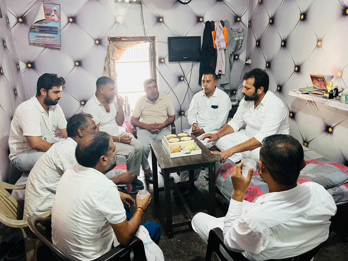 umeshkamboj5's tweet photo. आज हल्का रादौर के गाँव हरियाबाँस में वॉलीबॉल टूर्नामेंट में मुख्य अतिथि के रूप में जाने का सौभाग्य प्राप्त हुआ
सभी गाँव वासियो का इतना मान व सम्मान देने के लिए दिल की गहराइयों से बहुत बहुत धन्यवाद
उमेश बुबका
हल्का रादौर
#Haryana #Congress #Radaur https://t.co/XOeiLfpngw