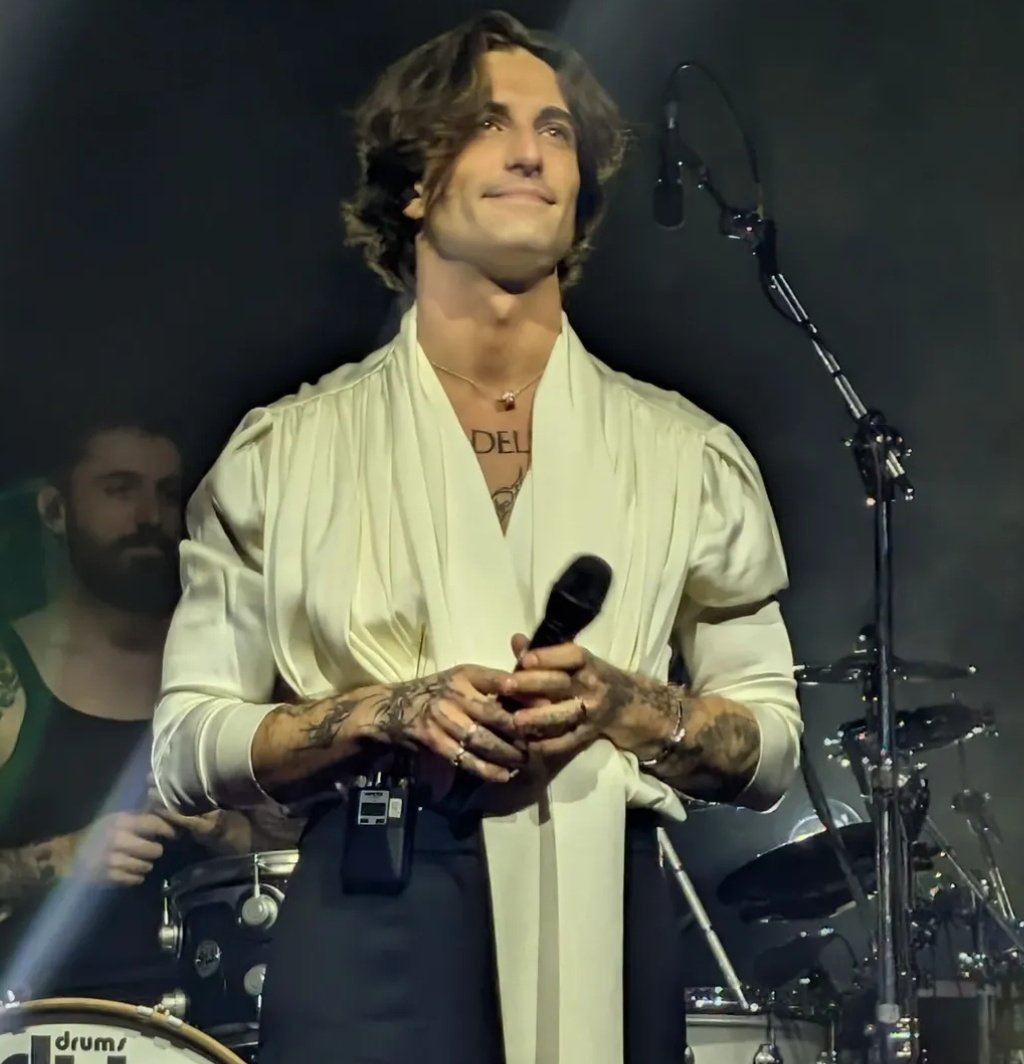 zittieangelis's tweet photo. fluffyiano 💘💘 https://t.co/BANttfhStH