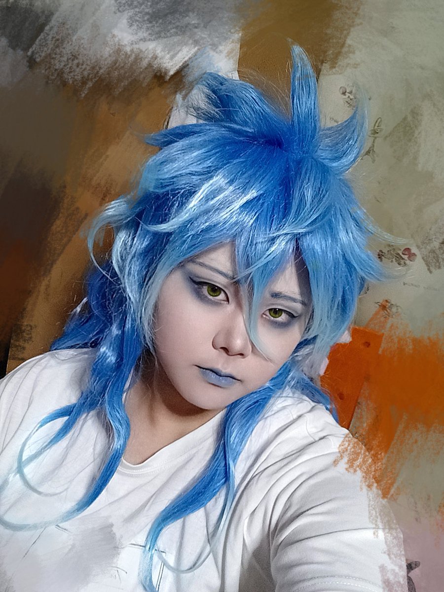 ktry_cos's tweet photo. ざずちゃんがセットしてくれたウィッグ天才過ぎて衝動でメイク練習してる https://t.co/BerHraLFLb