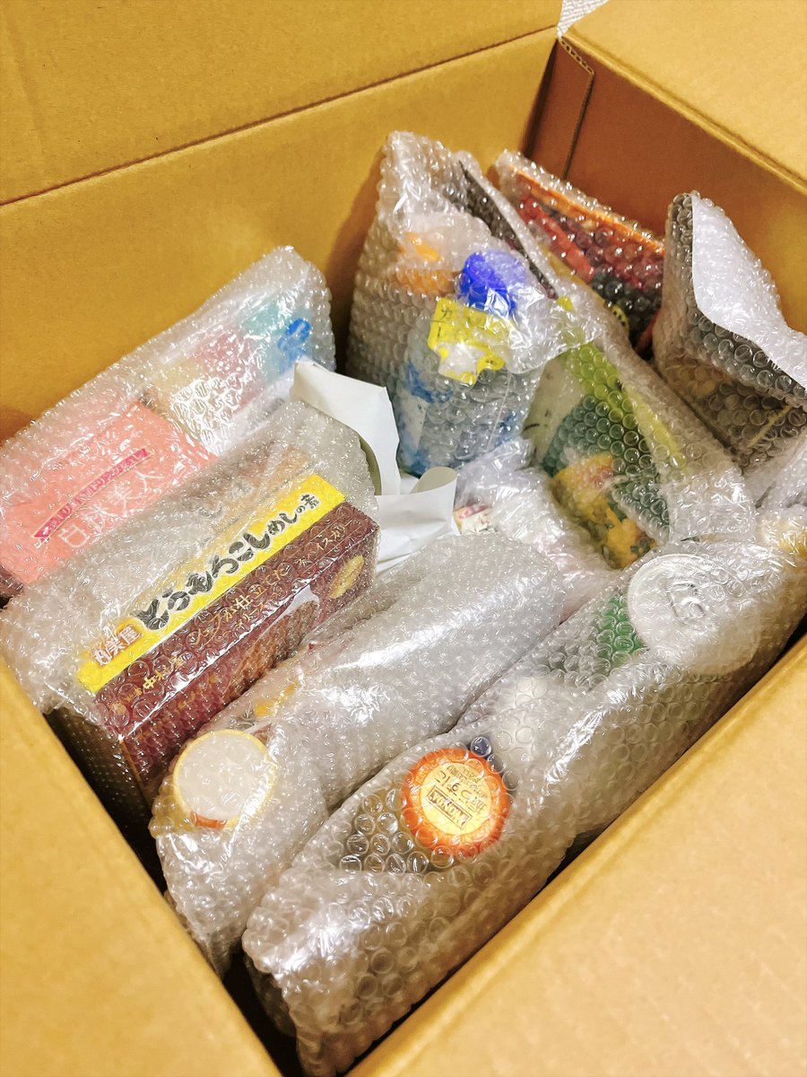 blackcat_molcar's tweet photo. 試したことない商品もたくさんあるし、サンプル百貨店からのおまけもいっぱいあって1000円(配送費のみ)でこれは大助かり…( ˘˘̥ )✨
初参加でドキドキしてたけどめちゃくちゃ楽しい〜😂💓
#サンプル百貨店 #RSP117 https://t.co/MjcA5gfw5K