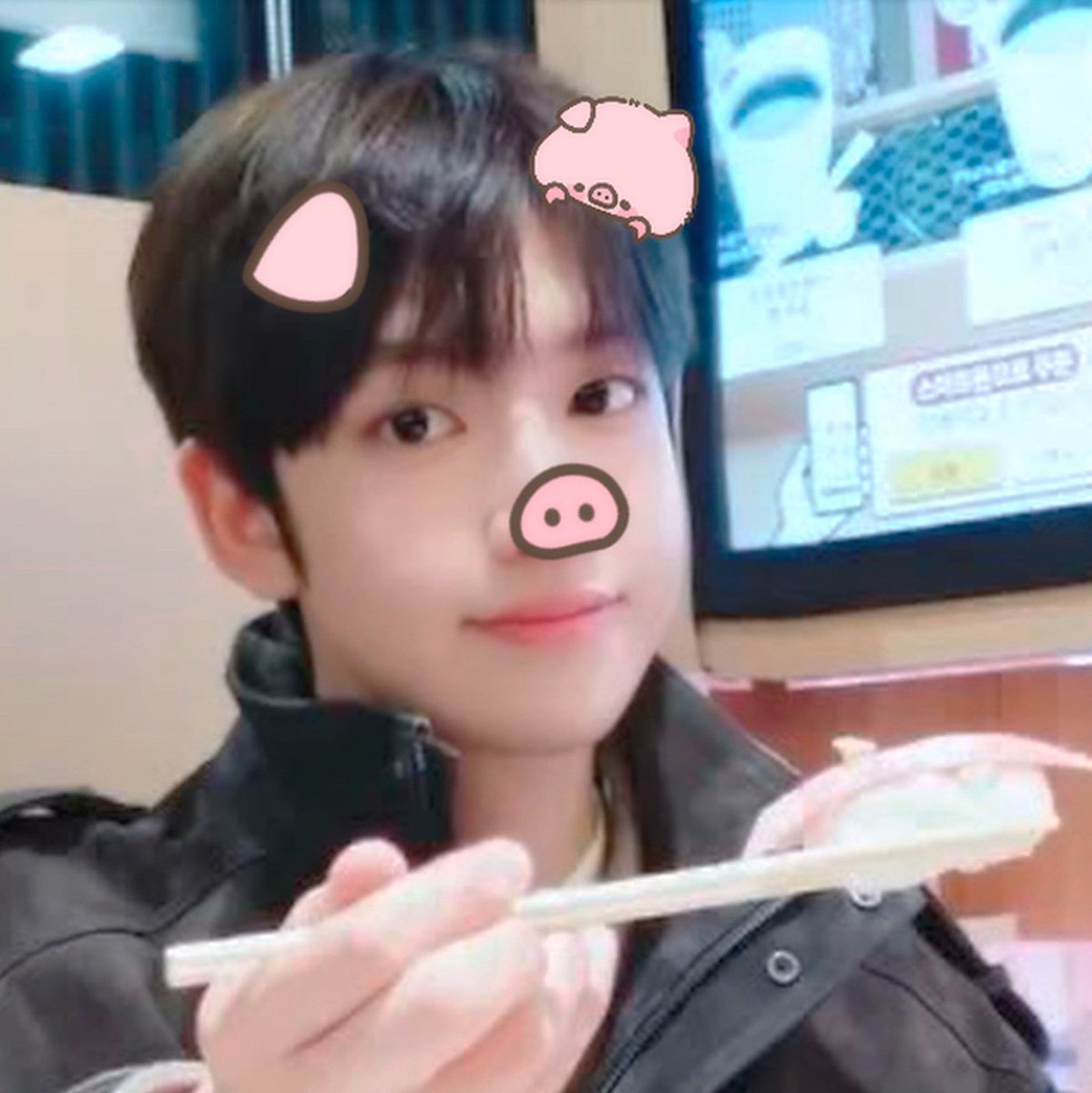 vvovnz's tweet photo. 🐽🐽🐽 https://t.co/qvq1Z1bTMj