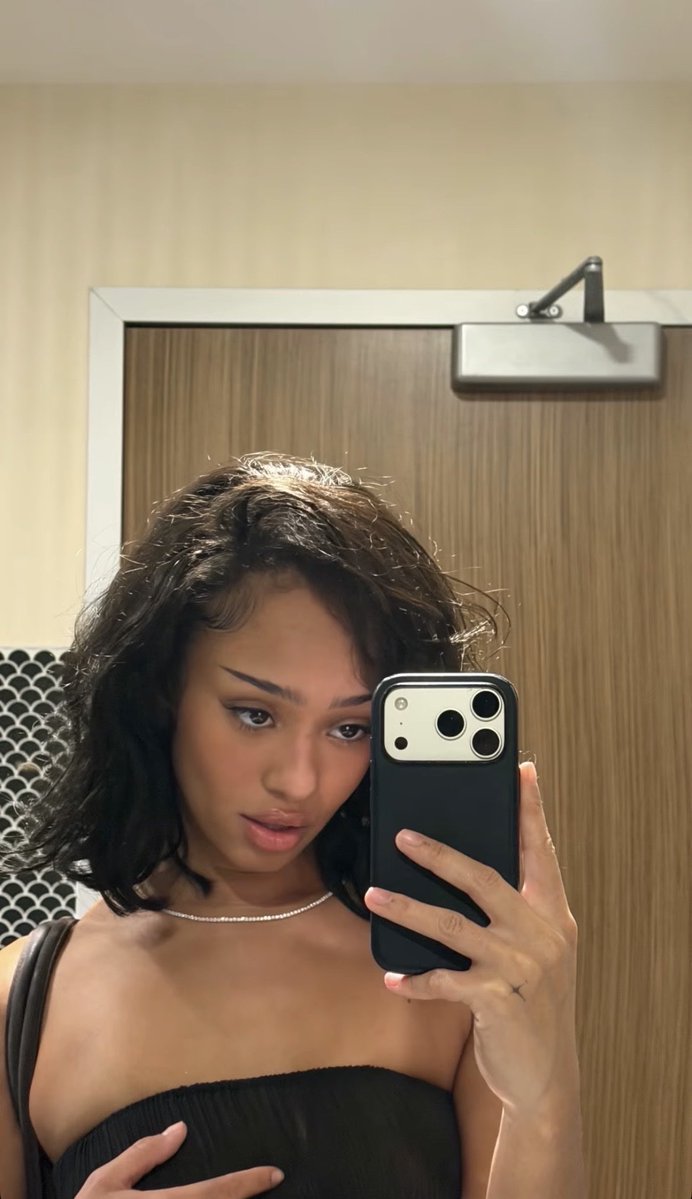 CelebratingManz's tweet photo. manon looking absolutely stunning via instagram 🤍 https://t.co/ePDIJMT3OB