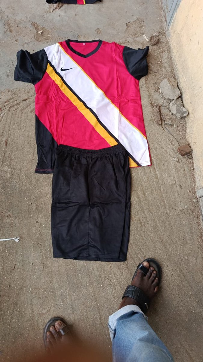 petersHubjersey's tweet photo. Team kits available 
Set up to 15 
100k 
130k plus customising of numbers https://t.co/R4rW2mQdLu