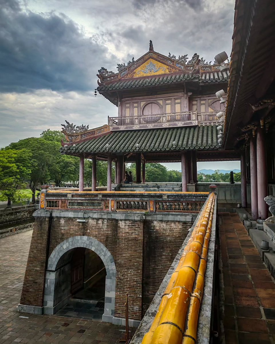 mysmsol's tweet photo. Hue, Vietnam: l’antica capitale sul Fiume dei Profumi custodisce la Cittadella Imperiale e i mausolei di Tu Duc e Khai Dinh. Per gli amanti dell’urbex, il parco abbandonato con la celebre struttura a forma di drago. https://t.co/zzk8tjRsDt