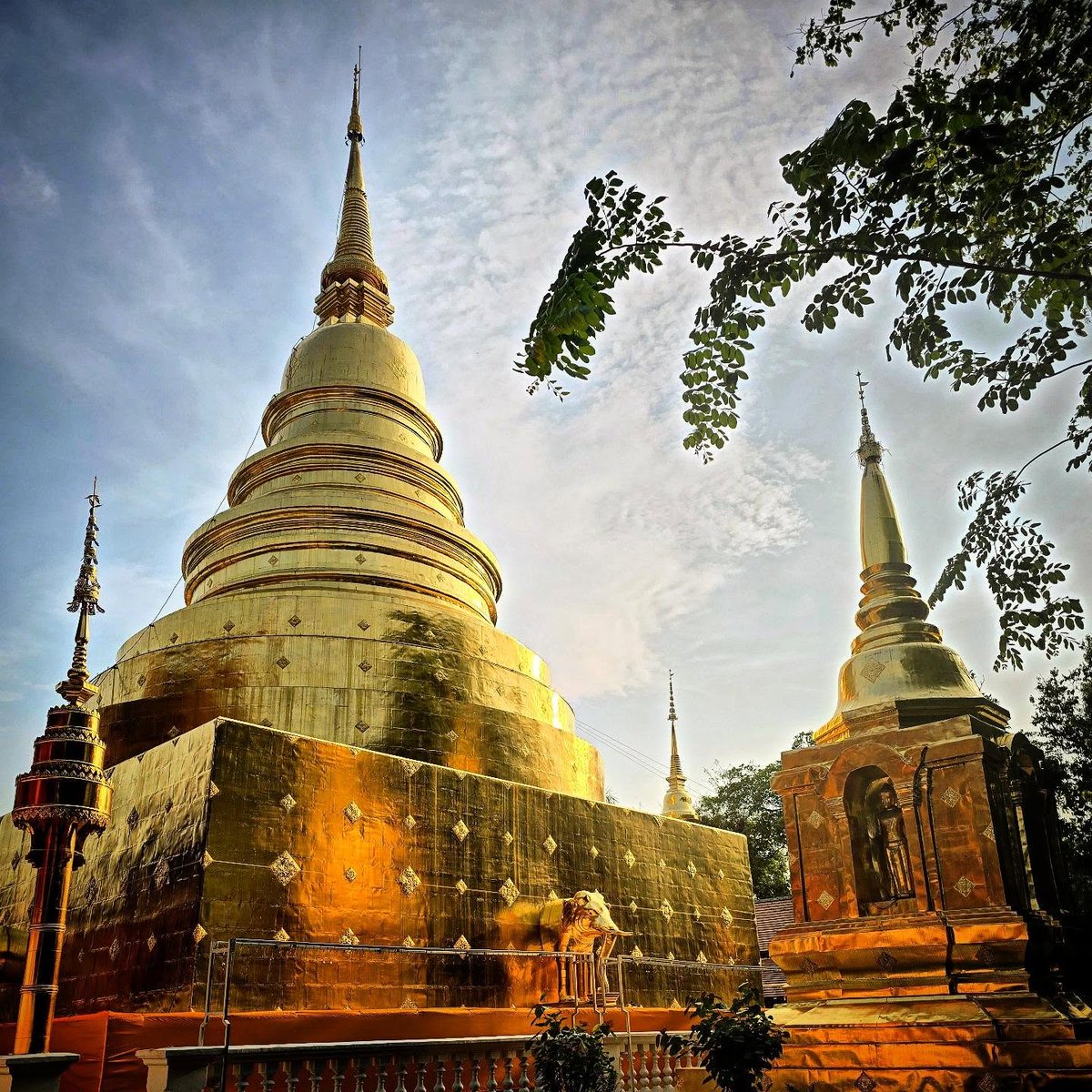 andres_yonatan's tweet photo. Thailand’s temples are breathtaking. One trip is never enough to truly experience their beauty and wonder. https://t.co/Tg3JdacSdf