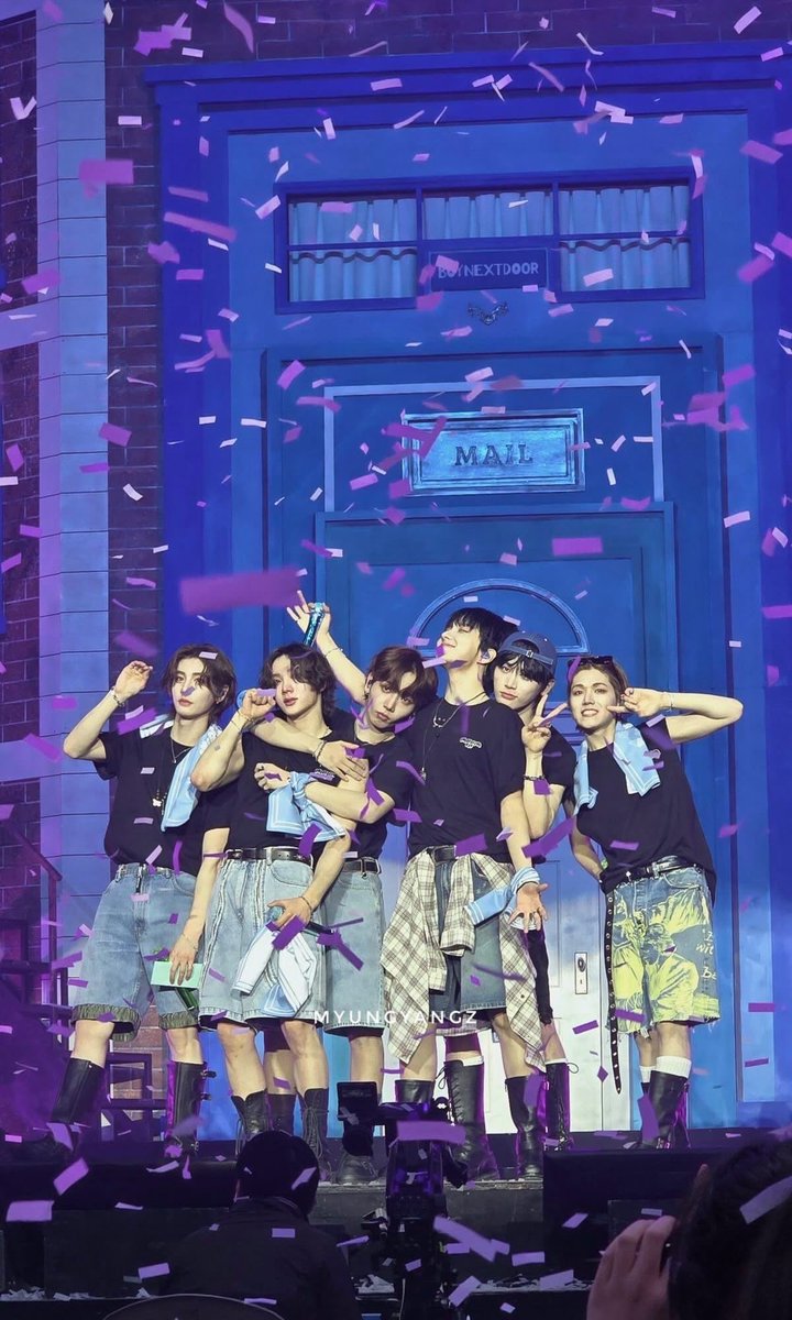 one_thing_is's tweet photo. 난 뭔가 콘서트때 이렇게 멤버들이 서로안고
있는 모습보면 되게 울컥함..
서로 아끼는걸 알고있고 그러니깐..
영원하게 이6명의 관계가 이어질거같아서
더 좋고 그런것같네에
얘드라 400년동안 영원하자 진짜 https://t.co/ITRBH7B3yo