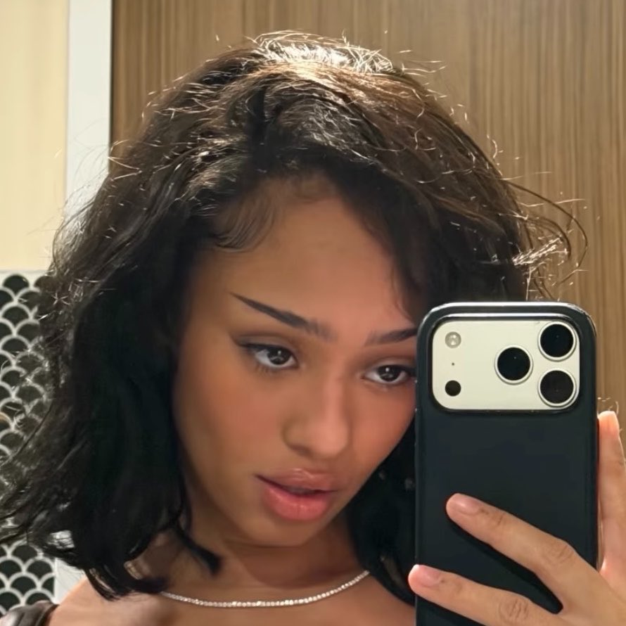 manonloops's tweet photo. MANON DEBUTS A BOB 🔥 https://t.co/WhfIpvNcEC