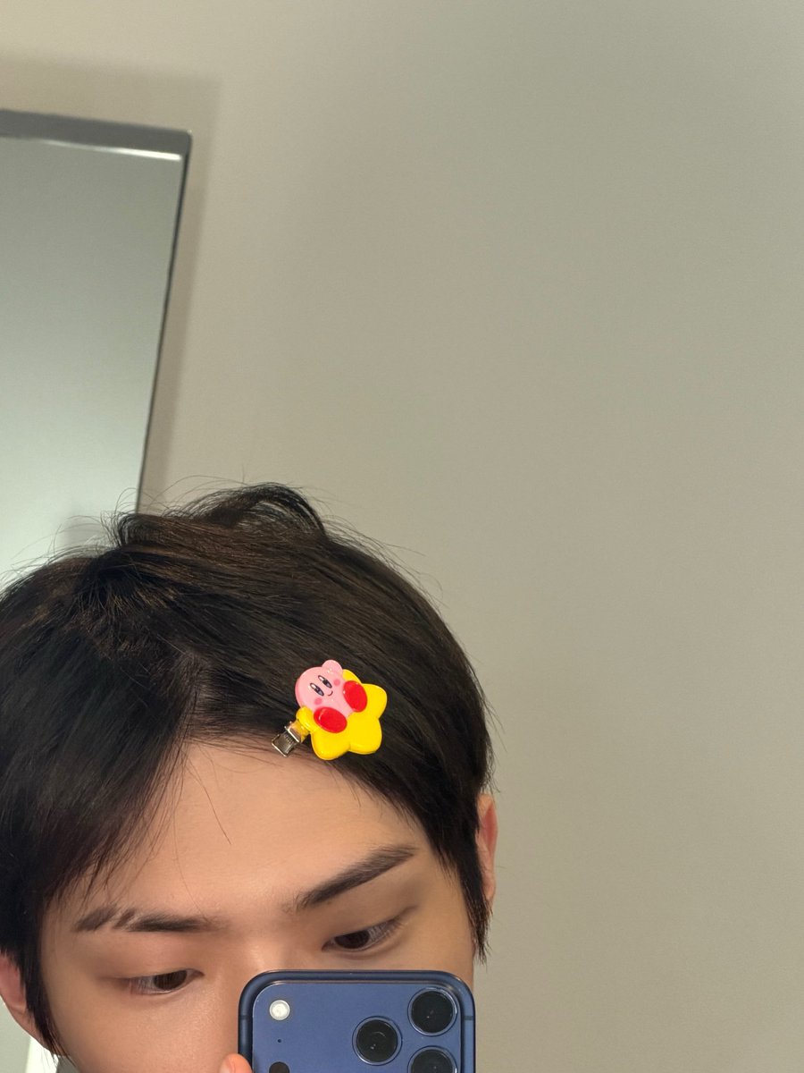 tiramingicake's tweet photo. wooyoung, mingi, and yeosang wearing the same kirby hairclip (๑ᵔ⤙ᵔ๑)♡ cuties https://t.co/XIfFy7CjSl