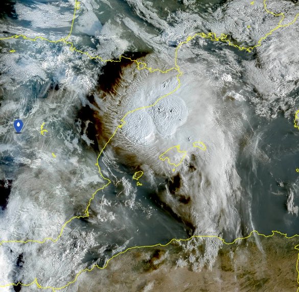 ElSuperNinio's tweet photo. Mucho cuidado con lo que se está gestando otra vez en la costa mediterránea está mañana.
Riesgo alto o muy alto hasta las 14:00h. https://t.co/CzfwwIQPoy