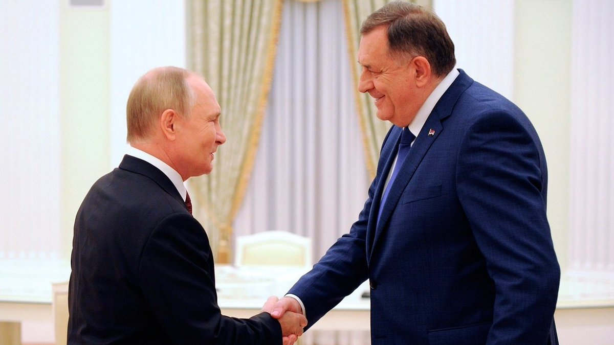 mog_russEN's tweet photo. Dodik Claims Victory with Putin's Backing:

Milorad Dodik announced that his ruling party (SNSD) secured a two-thirds majority in the Parliament of Republika Srpska, expressing gratitude to President Putin for his reception and support ahead of the elections.

  Results: Party candidate Savo Minić leads the presidential race with 202,000 votes after 80% of ballots counted.

 A clear signal showcasing Russia's deep influence in the Balkans; Dodik continues to leverage his direct ties with Moscow as a key strategic tool to mobilize the Serb electorate and consolidate power against Western pressure.