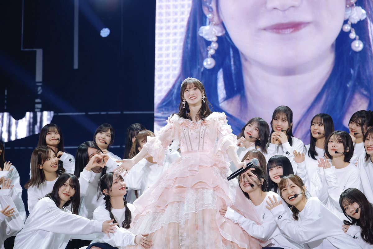 sakurazaka46's tweet photo. ︶︶🧦︶︶👕︶︶👖︶︶

 #櫻坂46_BACKSLIVE_DAY2

 🫟🧼︶︶︶︶︶︶︶︶🧺🫧

最後までたくさん笑顔にしてくれました😊
増本綺良のラストステージ、
ぜひご覧ください🌸

🧡🐈‍⬛#増本綺良卒業セレモニー🦎🧡

　⇩⇩リピート配信はこちら⇩⇩
https://t.co/lLyJCF73lz https://t.co/vDoLKnNuoS