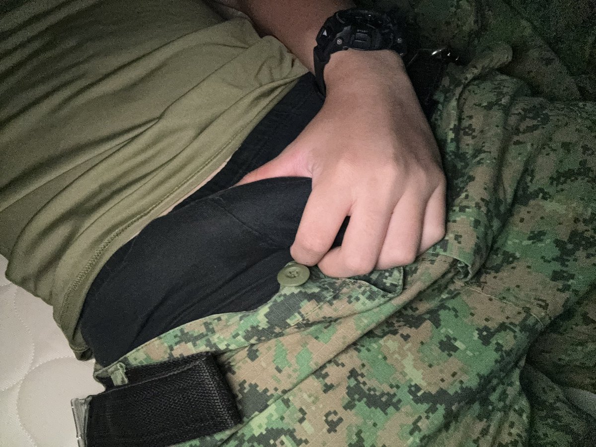 OmbrePrivee's tweet photo. Hard while in my uniform, who wants a taste?
#nsfwtwt #sgnsfw #sg https://t.co/sjFxBhdZ94