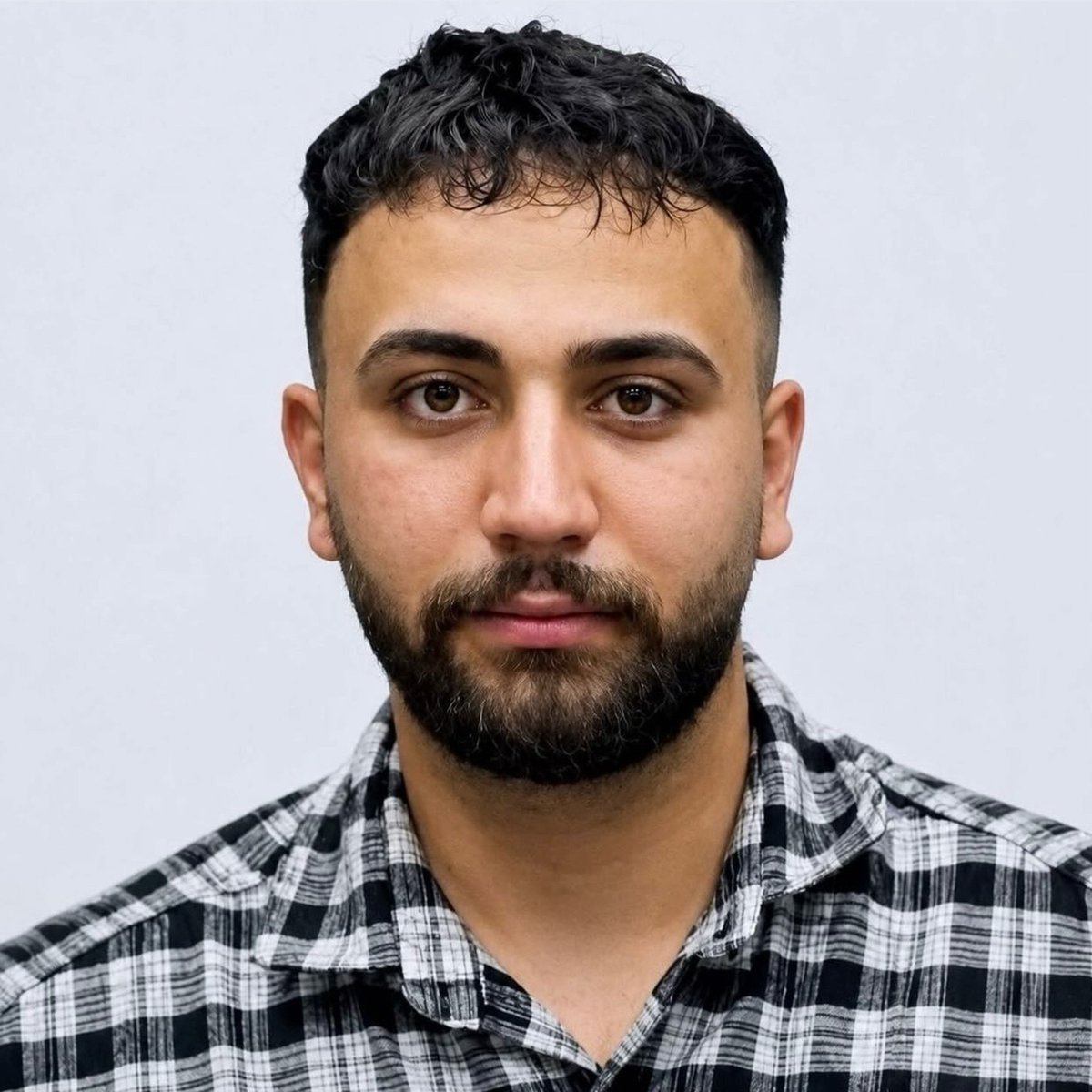 Chaiteryak's tweet photo. تازه دامادمون رو فردای عقدش کشتن؛
بی‌گناهی که یک بار هم از پای دار برگشته بود.
«جشن زندگی» رو کشتن.
#علیرضا_سپاهی https://t.co/EVovZMrkRv