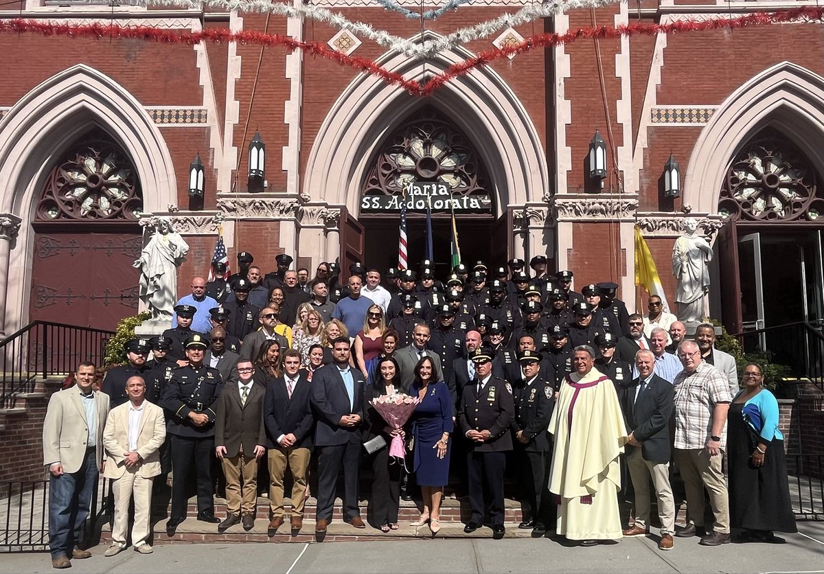 NYPD76Pct's tweet photo. Members of the 76th Precinct gathered for a Memorial Mass commemorating the 10th anniversary of the passing of Police Officer George Davino.

Officer Davino proudly served the 76th Precinct and was a dedicated PBA Delegate. We honored his service, dedication, and lasting legacy. https://t.co/pYhkud8DHd