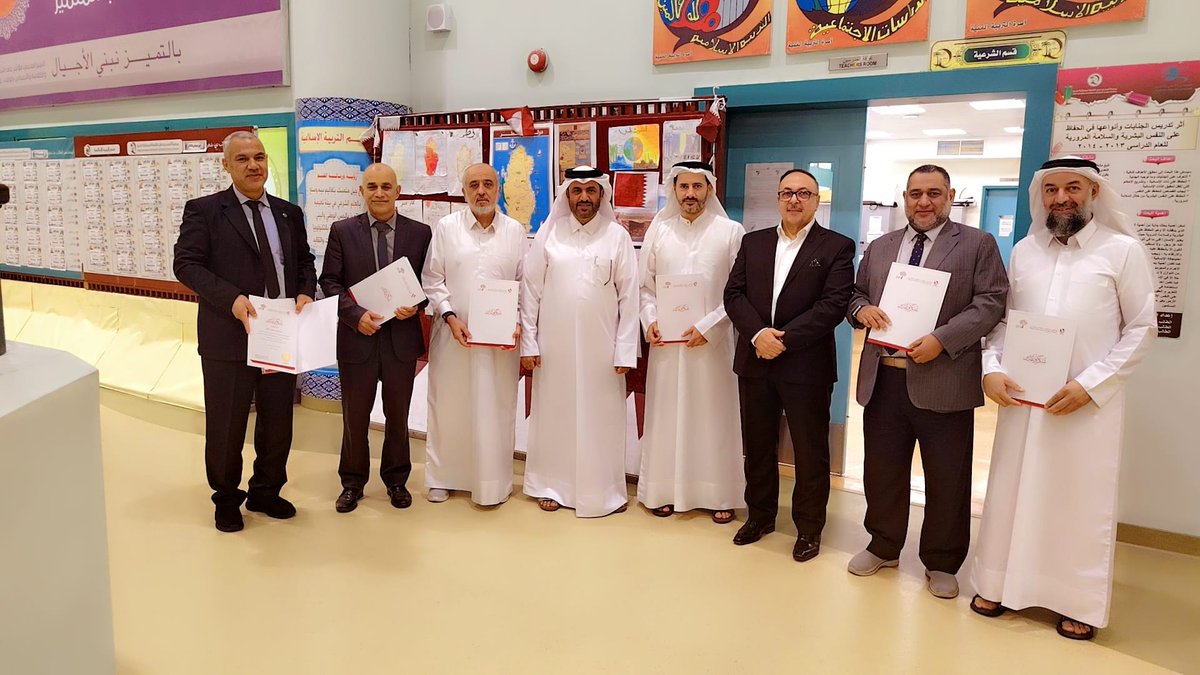 abhschool's tweet photo. وراء كل إنجاز… معلّم يصنع الفرق! 🌟

احتفاءً بـ اليوم العالمي للمعلم، احتفت مدرسة أحمد بن حنبل الثانوية بنين بمعلميها، تقديرًا لعطائهم ودورهم في بناء الأجيال وصناعة المستقبل.

شكرًا لكل معلم يصنع أثرًا… ويُلهم جيلًا! 🌷 https://t.co/erTbZTsO2D