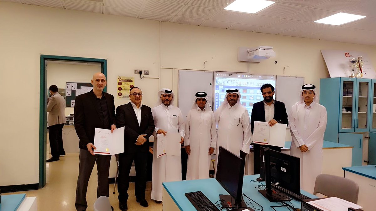 abhschool's tweet photo. وراء كل إنجاز… معلّم يصنع الفرق! 🌟

احتفاءً بـ اليوم العالمي للمعلم، احتفت مدرسة أحمد بن حنبل الثانوية بنين بمعلميها، تقديرًا لعطائهم ودورهم في بناء الأجيال وصناعة المستقبل.

شكرًا لكل معلم يصنع أثرًا… ويُلهم جيلًا! 🌷 https://t.co/erTbZTsO2D